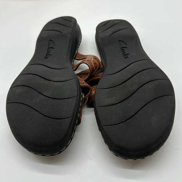 Clarks Brown with white stiching slip on sandals Size 9.5 MCS6587J - Picture 5 of 7